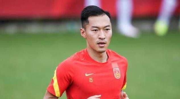 在明年年初时，罗马队内可能只剩曼奇尼和略伦特两名中卫，克里斯坦特也许不得不再次客串中卫。